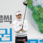 [포토]유서연 '첫 홀 집중해서 조준했다'