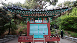 평일에도 줄서서 관람…핫플된 청와대 들여다보기