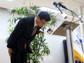 [포토] 인사하는 송경호 서울중앙지검장