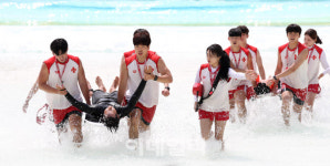 [포토]캐리비안 베이 라이프가드, 여름철 물놀이 안전, 우리가 지킨다!