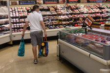 가성비 찾는 소비자 잡으려 美 유통업계는 변신 중