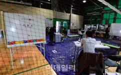 [포토]투표로 오늘 배드민턴은 쉽니다