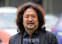 김어준, 채널A 사건 허위사실 명예훼손 혐의 경찰 출석
