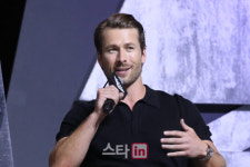 [포토]발언하는 배우 글렌 포웰