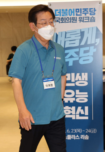 `친문` 홍영표, 이재명 면전 