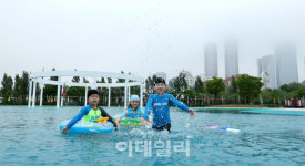 [포토]코로나19로 3년간 운영 중단됐던 한강 야외수영장 오늘부터 운영 시작