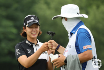 ‘올해도 민지 천하’ 박민지, 연장서 3m 버디 선공…시즌 3승 독주(종합)