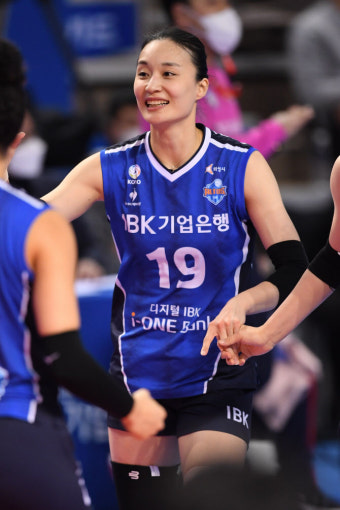 '도쿄올림픽 4강 멤버' 이소영·표승주, 대표팀 컴백...김희진은 제외