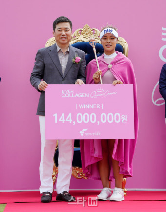 [포토]윤이나 '우승 상금 감사합니다'