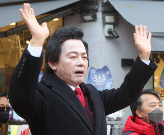 “난 박정희 비선”이라던 허경영, 허위사실 유포로 경찰 조사