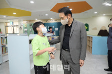 [포토]남양주 초등돌봄교실 찾아 소통하는 임태희 경기도교육감