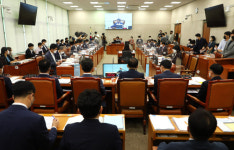 與野, ‘서해 공무원 피살’ 월북 고의성 두고 ‘충돌’(종합)