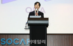 [포토]취재진 질문에 답하는 박재욱 쏘카 대표