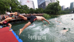 [포토]석촌호수로 풍덩