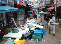 [포토] 폭우 피해 입은 남성사계시장