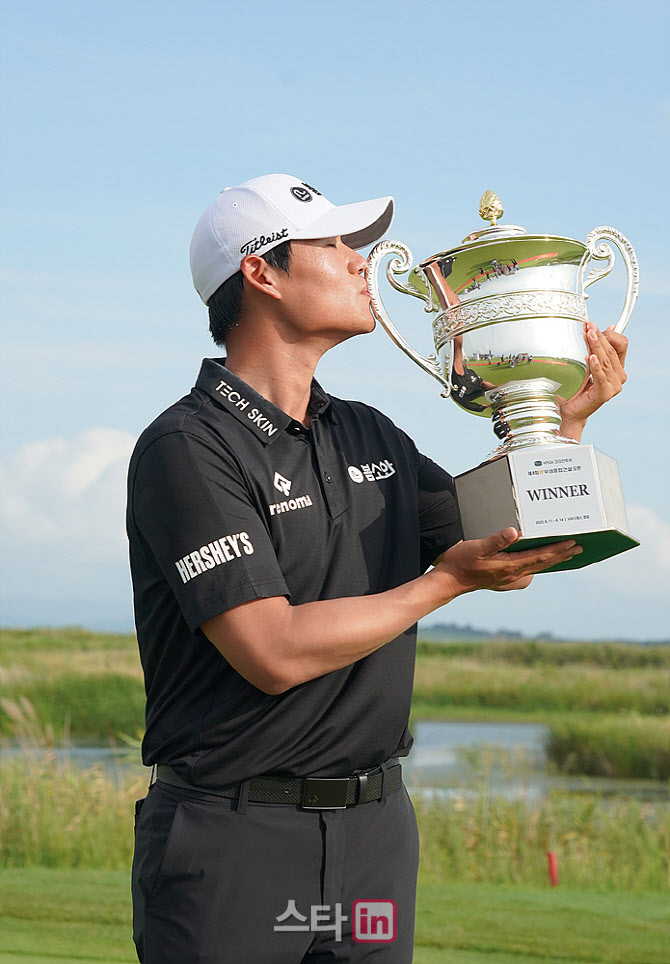 신용구, 제68회 KPGA 선수권대회 2라운드 마친 단독 선두