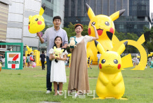 [포토]세븐일레븐, 롯데타워에 초대형 피카츄 구경오세요
