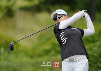 [포토]정윤지 '첫 날 상위권으로 가자'