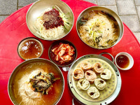 ‘후루룩 짭짭’ 맛좋은 국수… 여기에 담긴 한 남자의 사연 [쩝쩝박사]