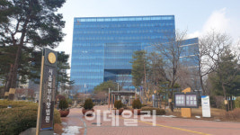 “왜 현관문 앞에 소변 봐”…비난듣고 불지른 60대男, 처벌은?