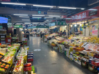 추석 목전, 과일·야채값에 ‘비명’…“태풍 지나면 더 걱정”[가락시장 르포]