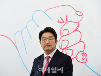[포토]권성동, '원내대표 사퇴 표명...늦었다는 비판 겸허히 받아들여'