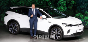 [포토]폭스바겐 전기 SUV 디 올-일렉트릭 ID.4 공개하는 사샤 아스키지안 사장