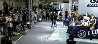 살롱(Salon Textile) | [포토]인파로 북적이는 '2022 오토살롱위크(AUTO SALON WEEK)'