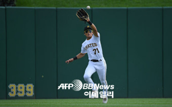 '롯데 출신' 샘슨 만난 배지환, MLB 3번째 경기 무안타 침묵