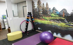 4천만원 들여 만든 ‘추미애 전용 헬스장’?… 한동훈 답변은