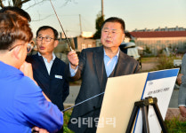 [포토]김경일 파주시장 금촌천-공릉천 산책로 단절구간 조속히 연결
