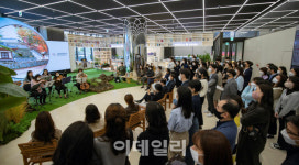 카페에서 여행 정보도 얻고 힐링도 하세요
