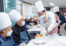[포토] 최호권 영등포구청장, 오늘은 나도 제빵사