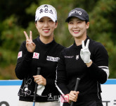 [포토]김소이,황예나 상큼한 브이 인사