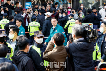 [포토]이태원 핼러윈 인파 압사 사고 참사현장 찾은 윤석열 대통령