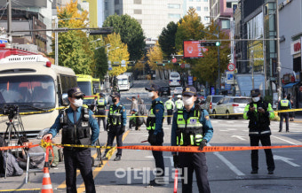 [포토]'이태원 현장 통제하는 경찰'