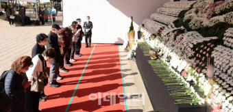 [포토]이어지는 이태원 참사 추모 행렬