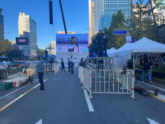 '이태원 참사' 분향소에 촛불집회도…추모로 붐비는 시청역 일대