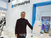 김경진 에스티팜 대표 LNP 밀고, 캡핑 당기고...mRNA 사업 성장세 가팔라