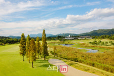 과거 보러 가던 그 길에 쭉 뻗은 18홀[주말에 골프장 어디가?]