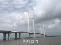북중 `신압록강대교` 주변 길 포장 등 변화…8년 만에 개통하나