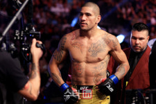 무적 챔피언 아데산야, 숙적 페레이라에 충격 KO패...새 챔프 탄생