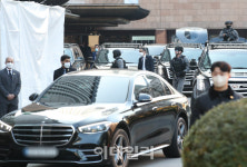 [포토]빈 살만 롯데호텔 도착, 주위 경계하는 경호 요원들