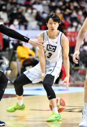 KCC 허웅, 2년 연속 프로농구 올스타 팬투표 1위...2위 이대성