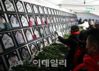 “사망신고 아직도 못해”…한파 속 ‘이태원참사 49재’ 시민추모제