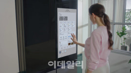 (영상)삼성전자, CES 2023서 큰 스크린 탑재 냉장고 신제품 공개