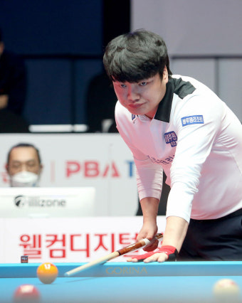 '머신건' 강민구, '3쿠션 황제' 쿠드롱과 474일 만에 설욕전