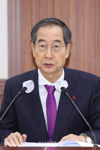[포토]회의 주재하는 한덕수 국무총리