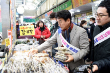 김동근 의정부시장, 설 연휴 앞두고 시장상인 격려