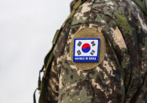 내 수호천사…스무살 어린 男중위에 치근덕댄 女중사